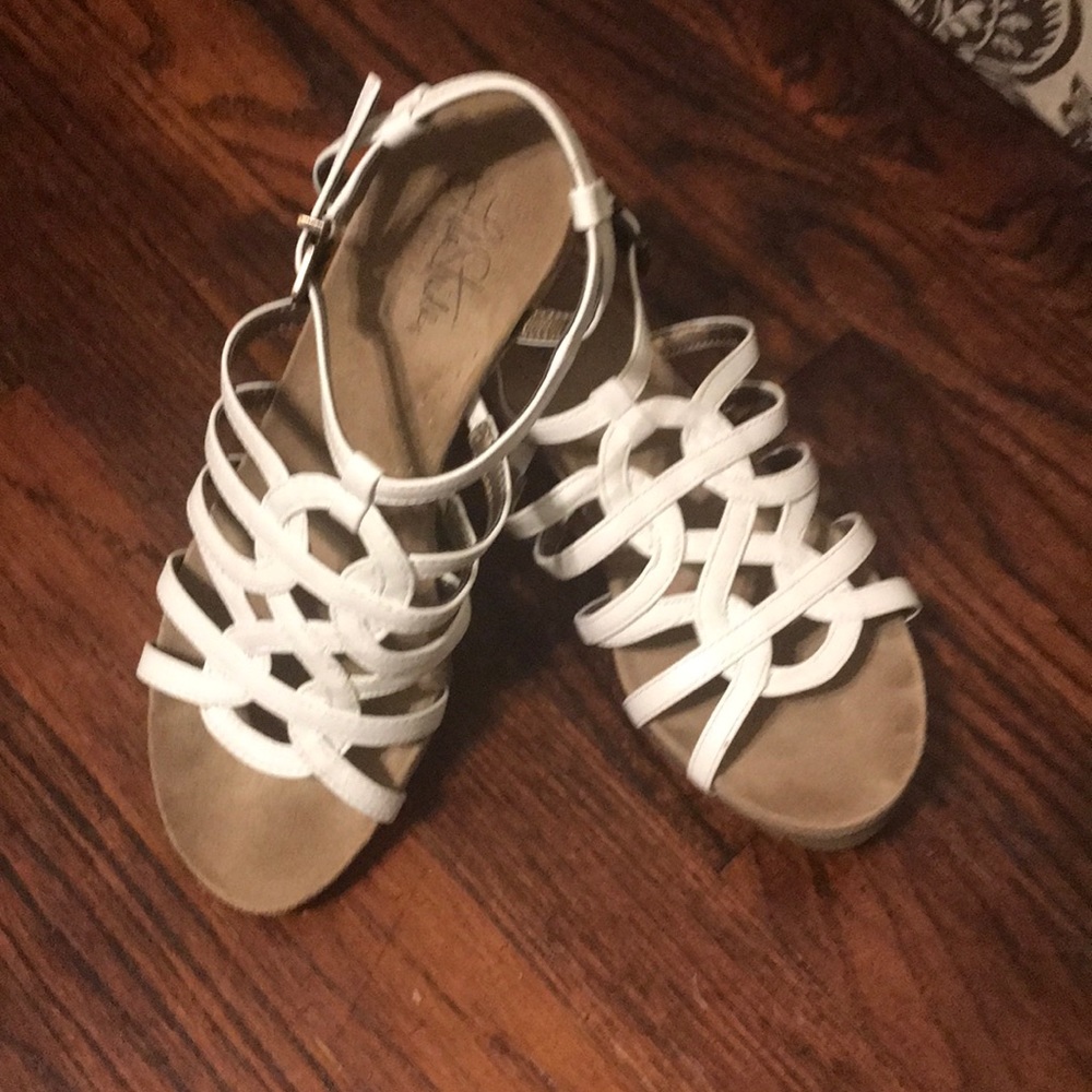 Sexy Wedge Life Stride Shoes!